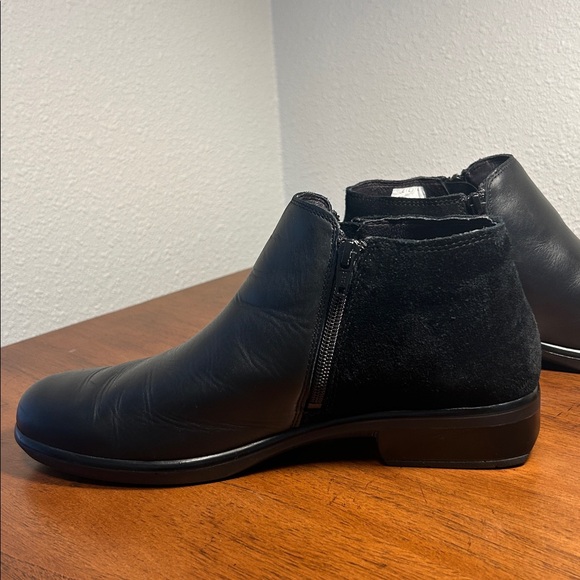 Women’s Naot Helm black leather/suede ankle booties size 41EU/10US - Picture 4 of 9